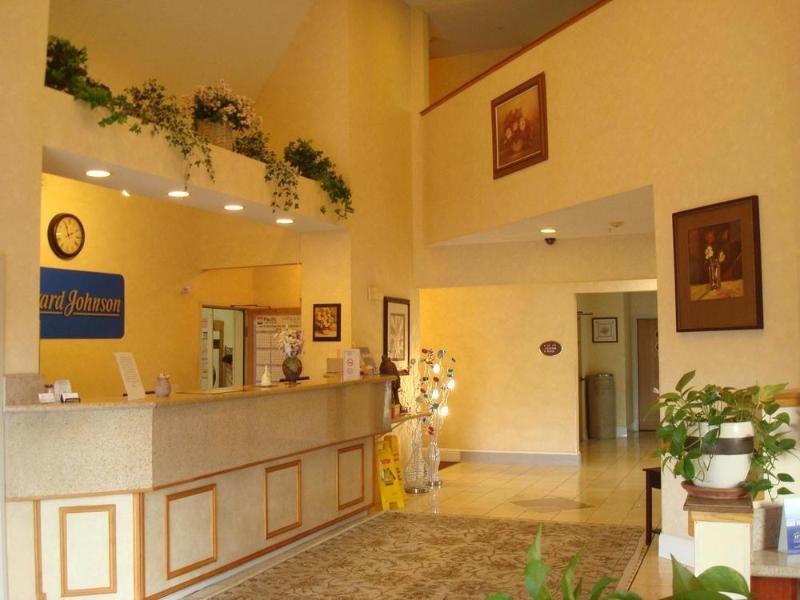Howard Johnson By Wyndham Vancouver Hotel & Suites Exterior foto