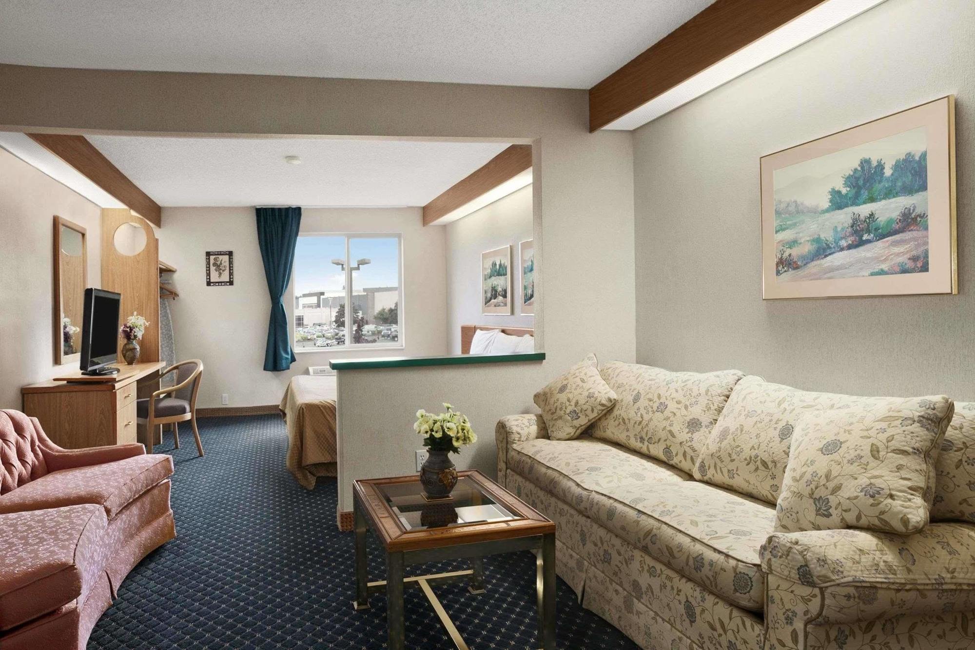 Howard Johnson By Wyndham Vancouver Hotel & Suites Exterior foto